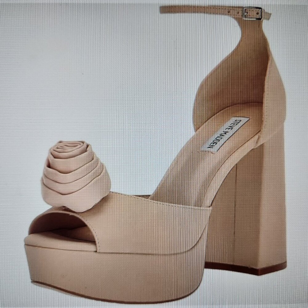 Steve Madden "Luminesce" Blush (cream) Platform Sandals. NIB. Size 9